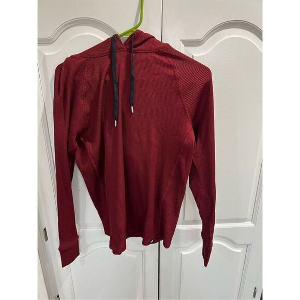 NWT Under Armor Women's UA Loose Waffle Hoodie. SZ small. Maroon